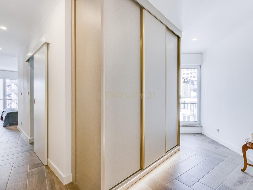 Apartamento T4 com 3 Suites, em zona Prime de Algés - Image 40