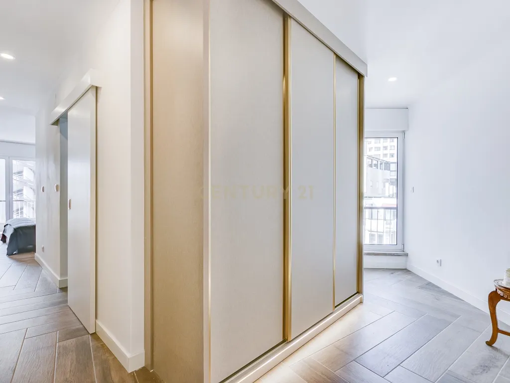 Apartamento T4 com 3 Suites, em zona Prime de Algés - Image 40