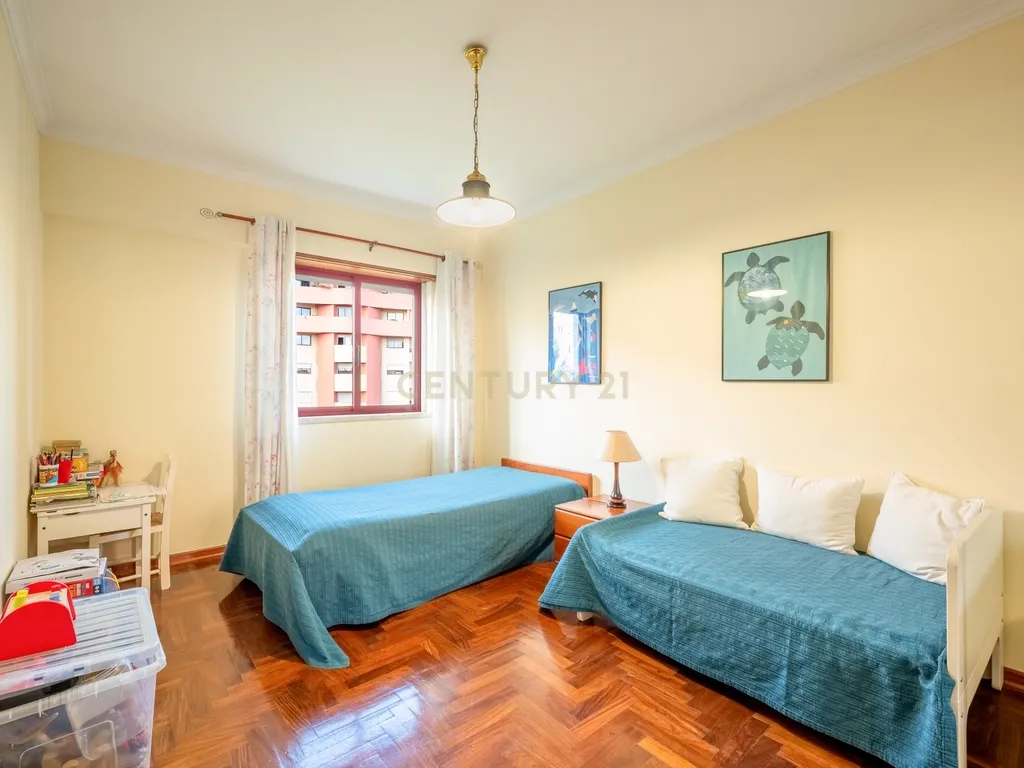 Apartamento T3, com Box de 85 m2 e Arrecadação em Odivelas - Image 15