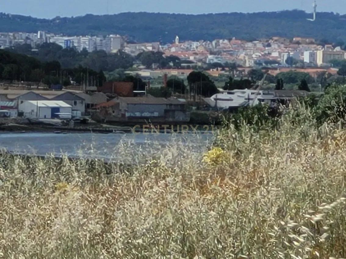 Land for sale in Seixal, Portugal — €1,000,000