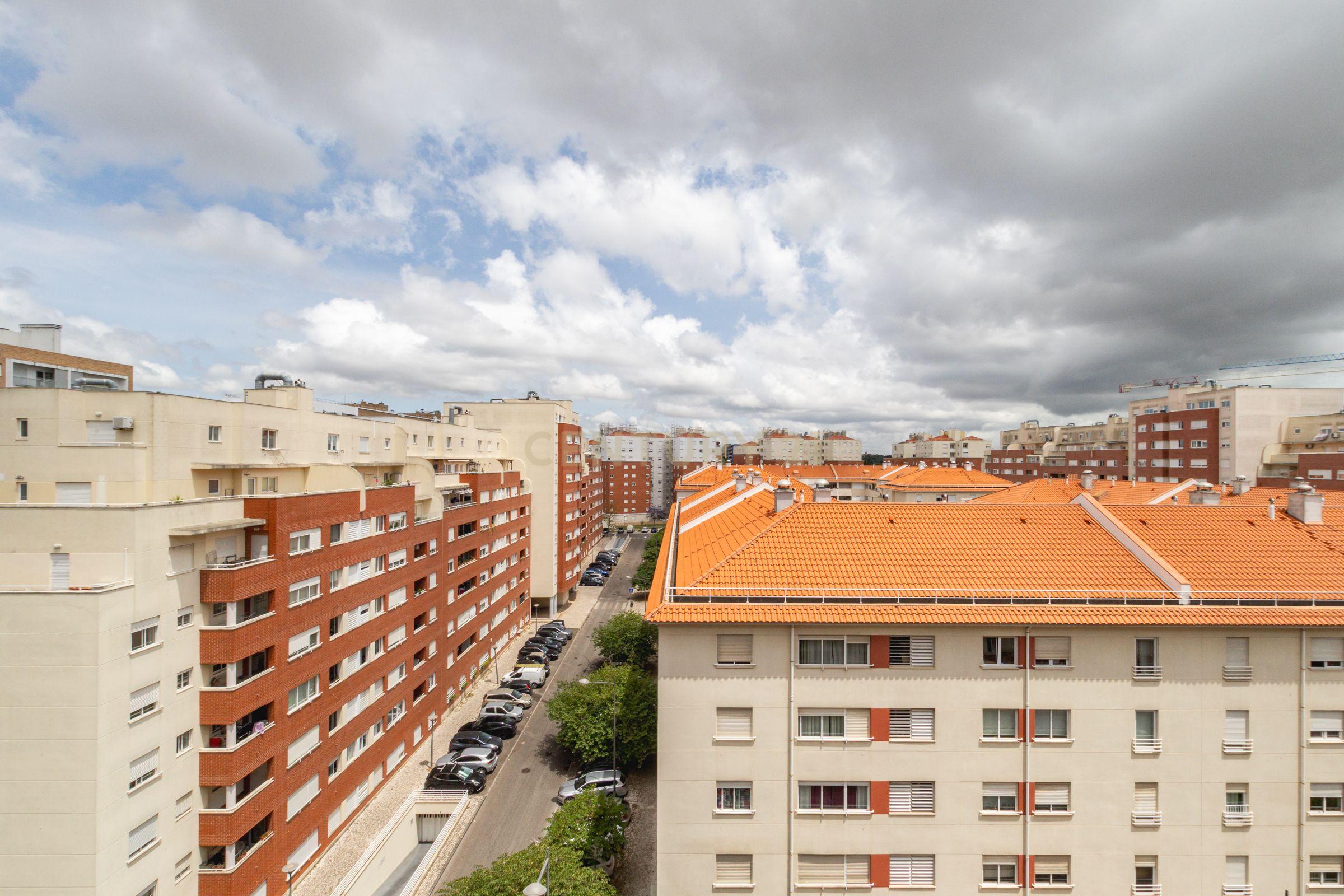 Apartamento T2 com Vista Panorâmica em Lisboa - Image 24