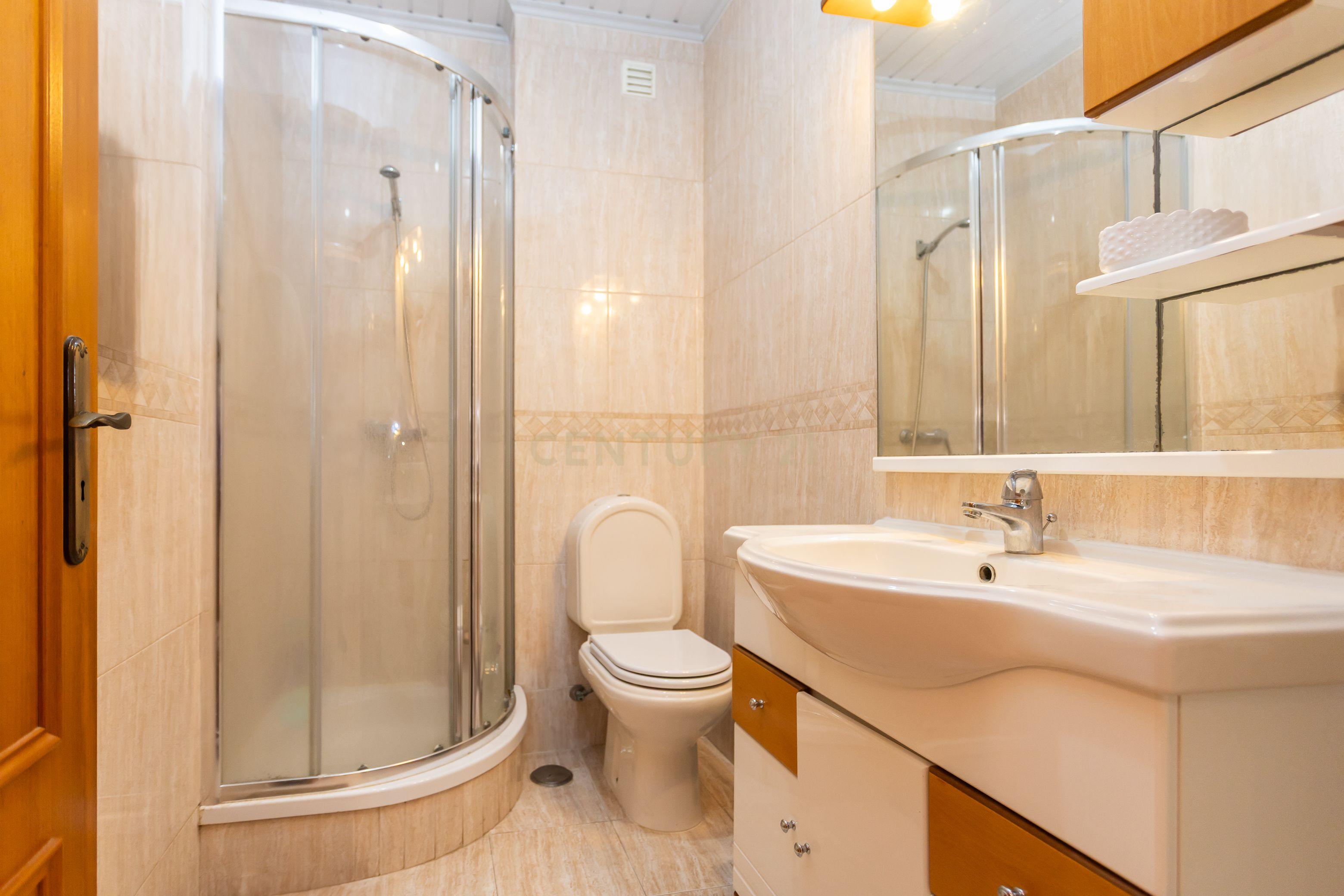 Apartamento T3 com Garagem e Boa Exposição Solar - Pinhal Novo - Image 12