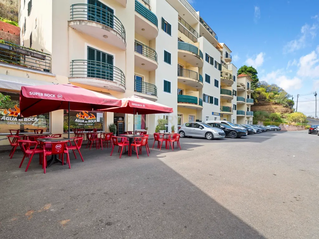 Venda de Espaço Comercial - Grande Potencial de Investimento no Centro da Calheta - Image 11