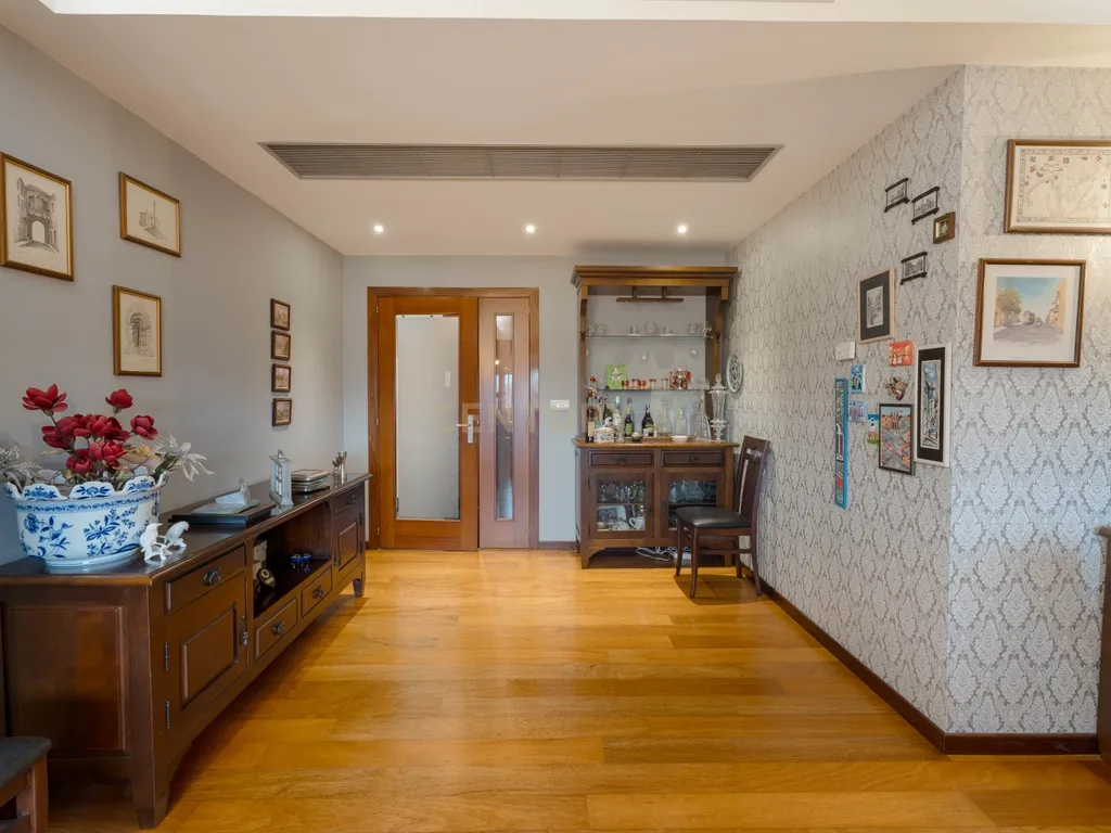 Penthouse Exclusiva T5 – Luxo, Conforto e Espaço em Pleno Coração da Cidade - Image 13