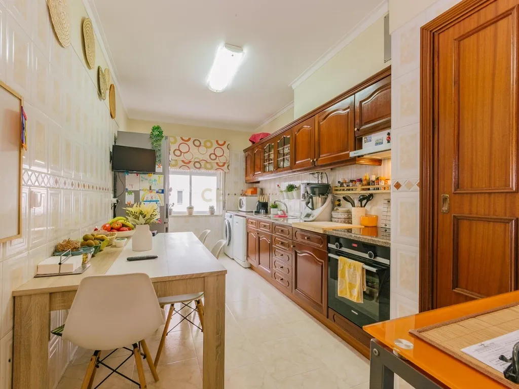 Apartamento T2 em Santa Marta do Pinhal – Corroios - Image 18