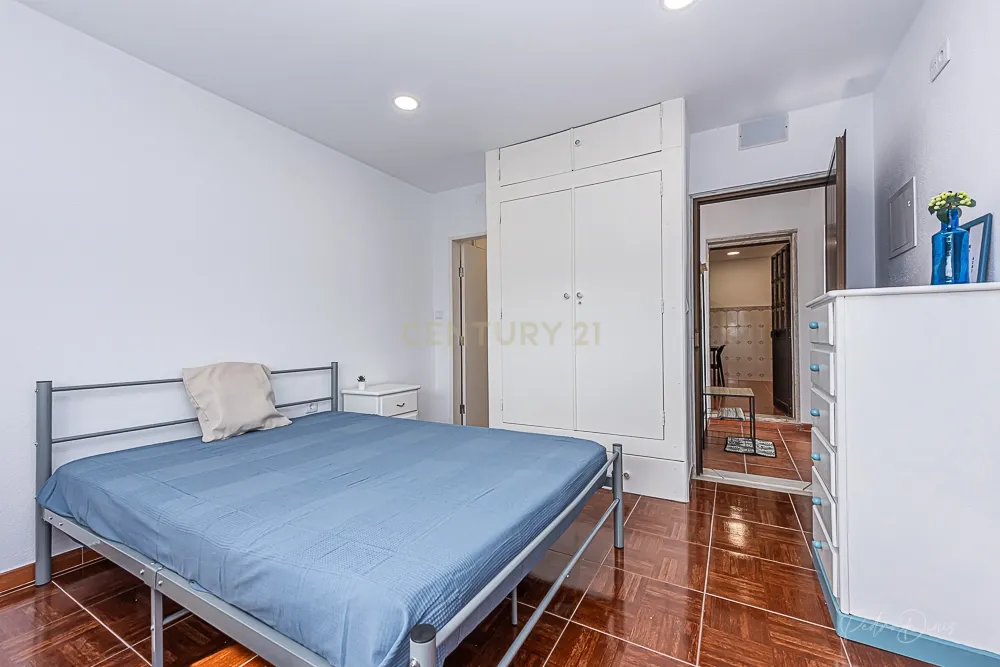 Alojamento Estudantil LÁ-SALETTE ( quarto Melro Azul 11m2 ) - Image 1