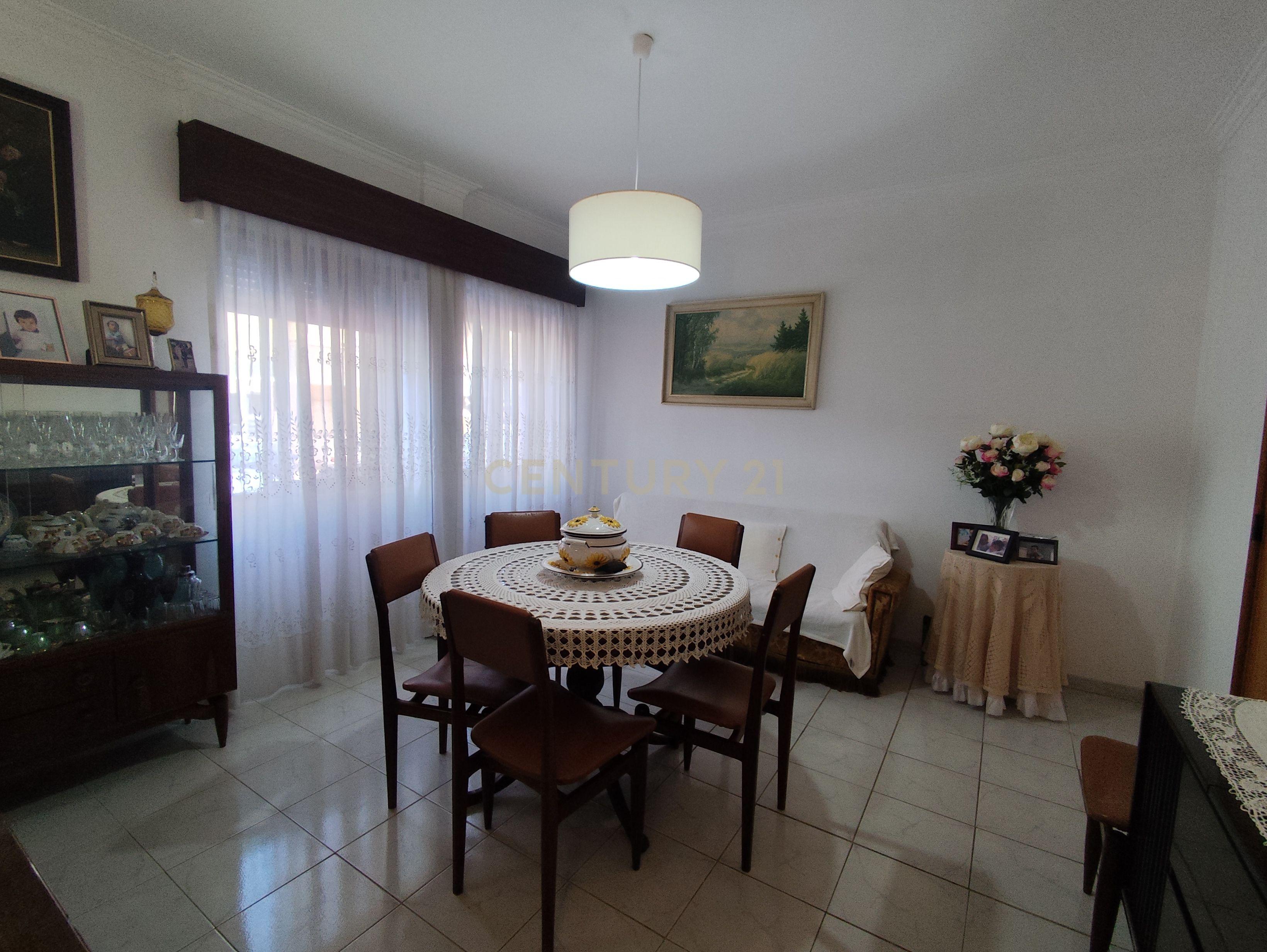 Apartamento T1 em Carnaxide e Queijas, €255.000