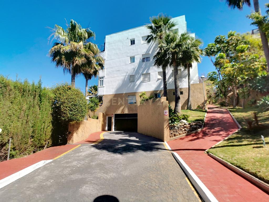 Luxuosa Moradia em Málaga com Terraço e Acessibilidade - Image 15