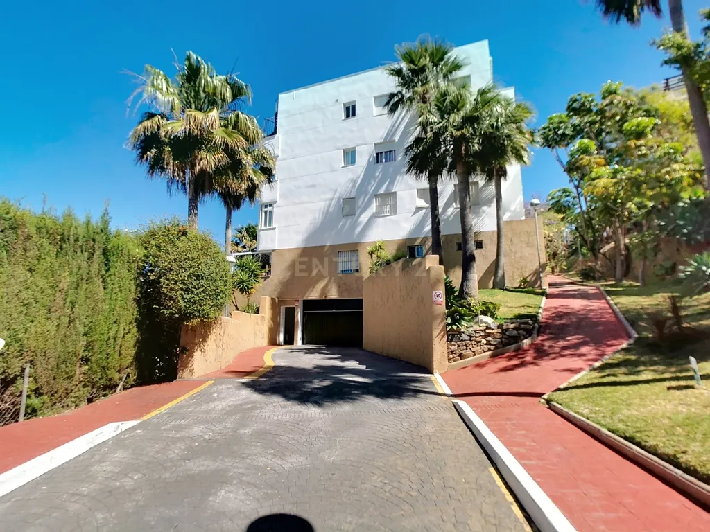 Luxuosa Moradia em Málaga com Terraço e Acessibilidade - Image 15