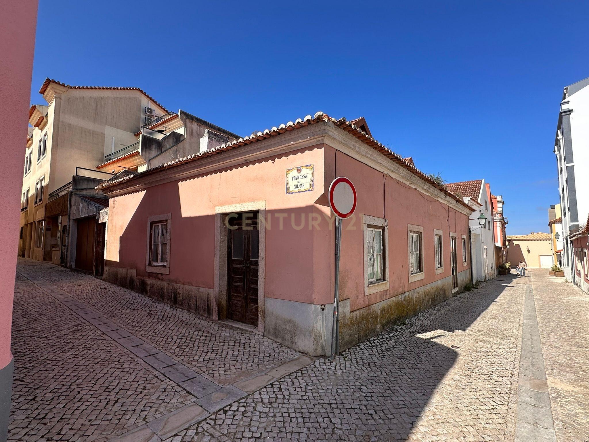 Fotografia 5 de Moradia com projeto aprovado para 3 apartamentos no Centro Histórico de Mafra