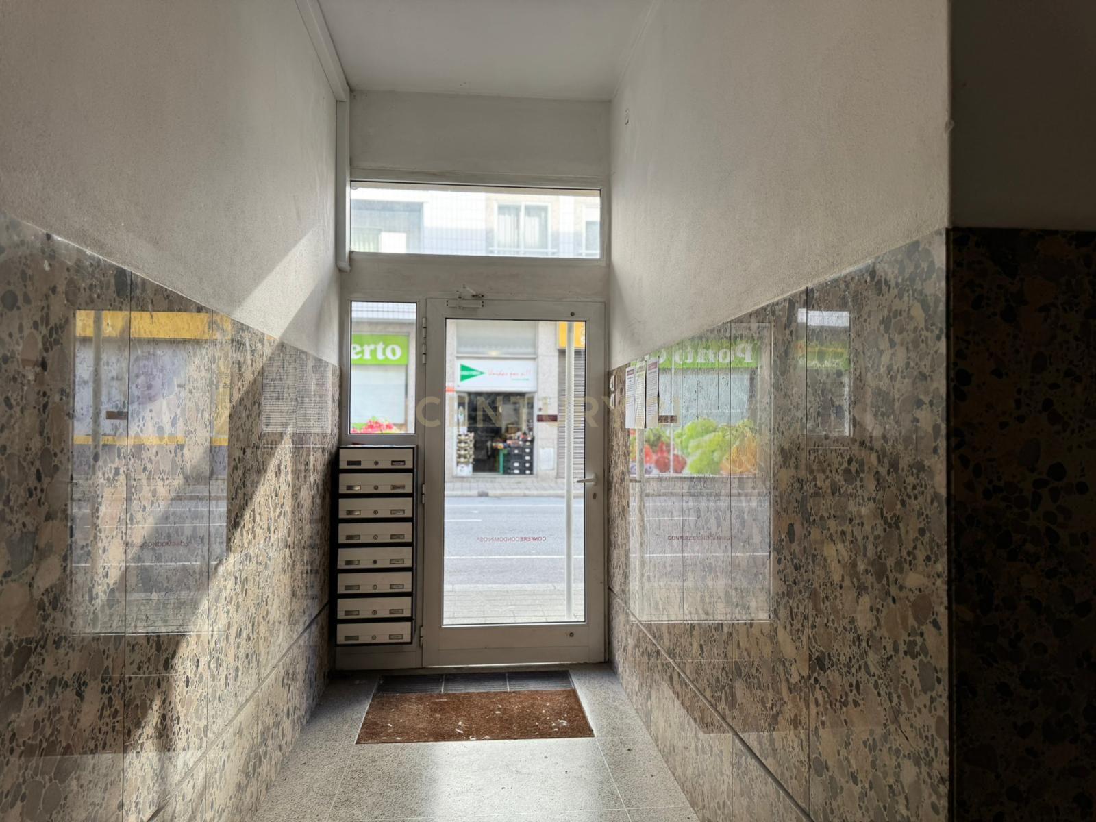 Fantástico Apartamento T2 com Varandas no Centro do Porto - Image 10