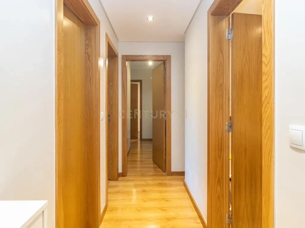 T3 com 125 m² | Quinta de São Macário | Suíte, Varanda e Arrecadação - Image 12