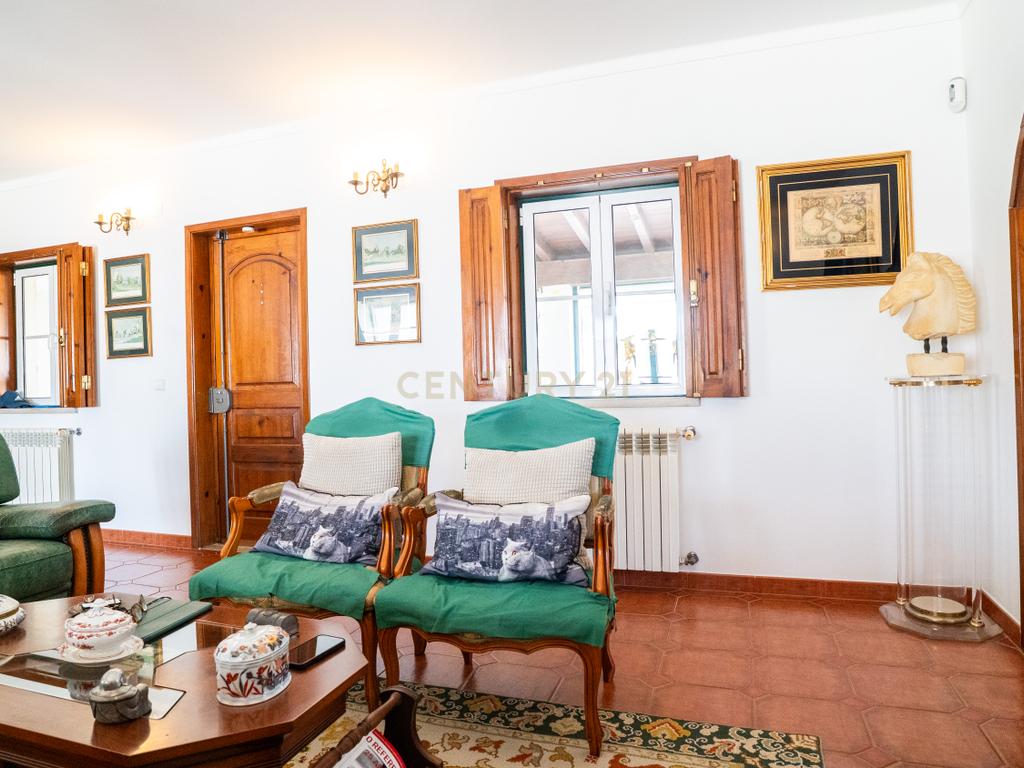 Moradia T4 Isolada com 308 m2 de construção, Jardim, com 4270 m² de Terreno. - Image 3