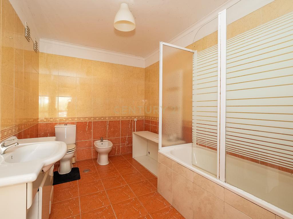 Apartamento T3 luminoso na Parede com varandas, garagem e arrecadação - Image 14