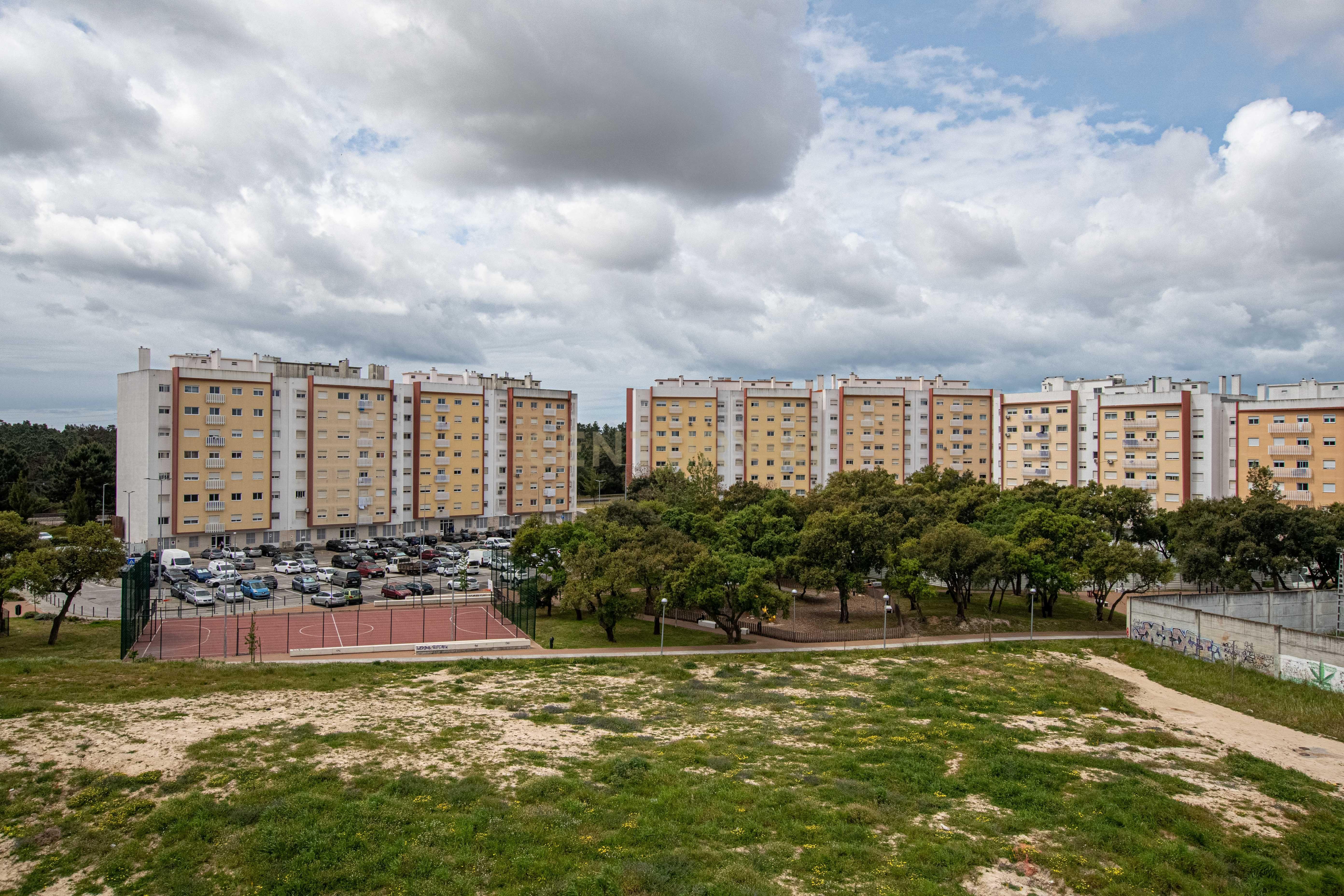 Fotografia 9 de Apartamento T2+1 na Amora – Excelente Localização e Acessos!