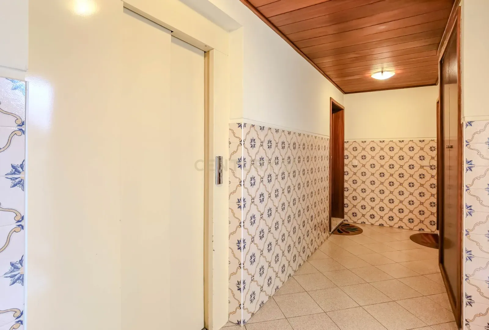 T3 Duplex com Varanda, Terraço e Garagem Box – Canidelo, a 5 min da Praia - Image 31