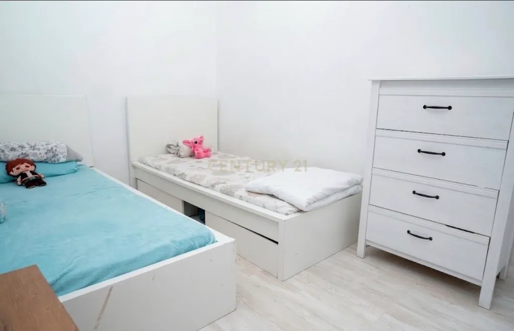 Apartamento T3 na Ramada com 92 m² e vista incrível para Lisboa - Image 14