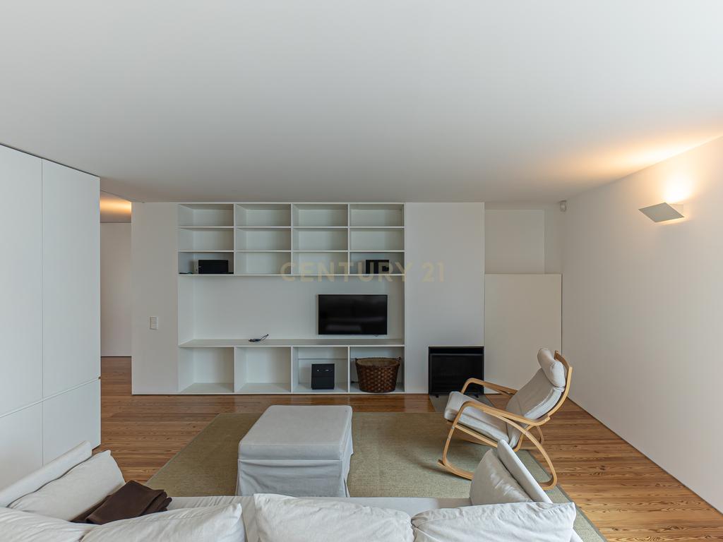 Apartamento T2 com 149 m2 - Centro Histórico de Matosinhos - Image 4