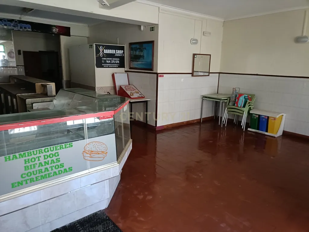Espaço Comercial na Rua Passos Manuel, Alhandra - Image 1