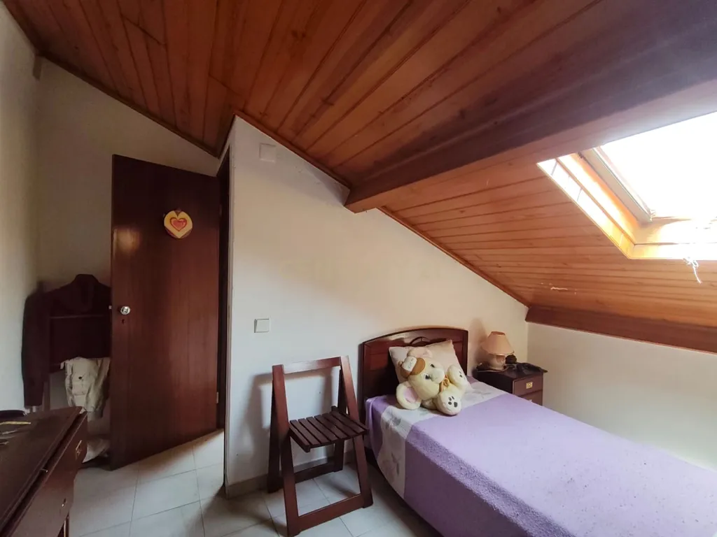 Apartamento T2+1 Duplex na Cruz de Pau - Oportunidade Única! - Image 23