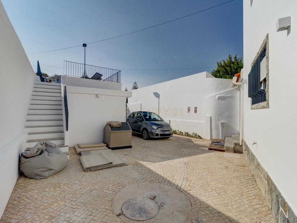 Moradia T4+1 com piscina, terraço e garagem  perto da praia - Image 44