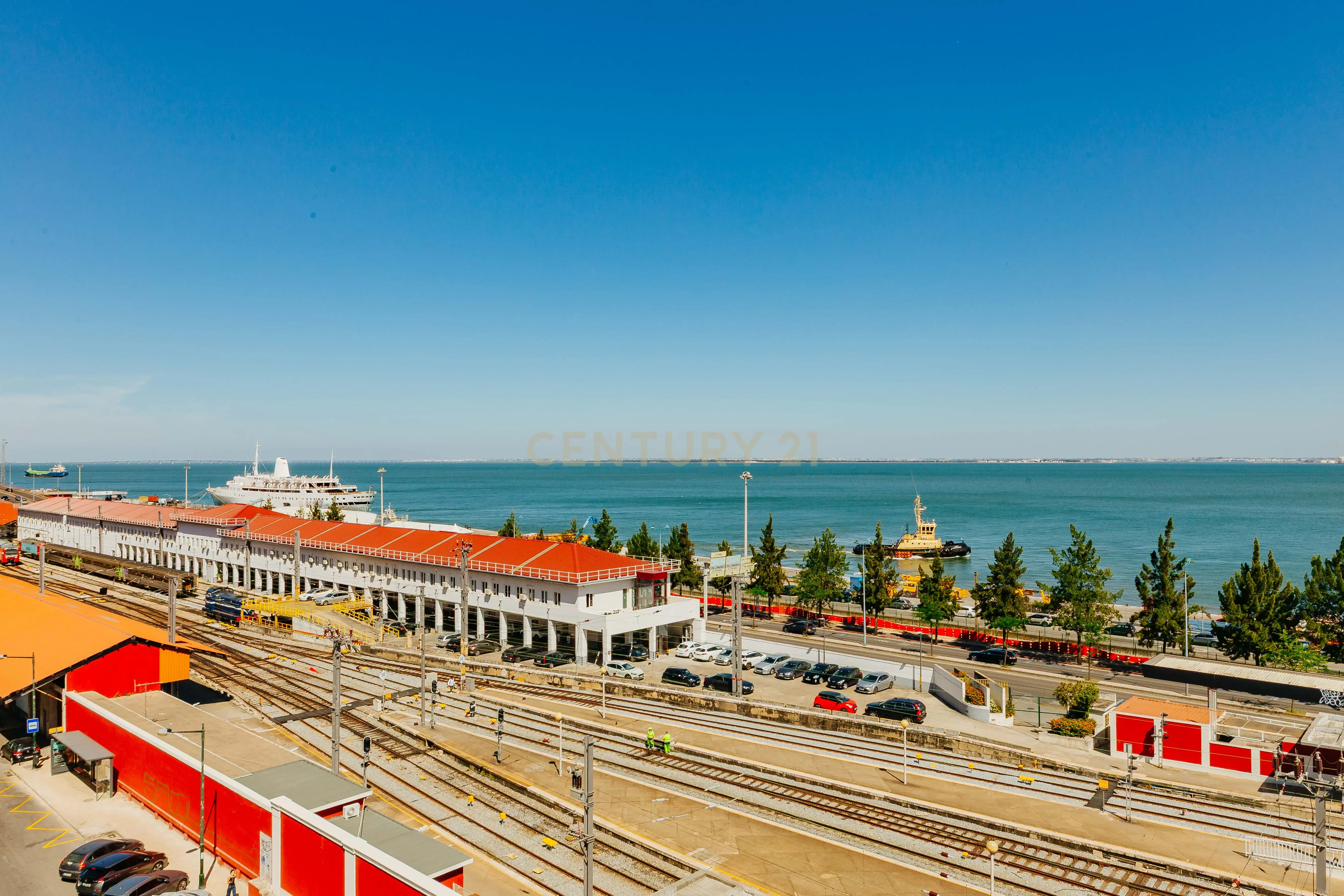 Apartamento T3 Renovado com Vista Rio em Santa Apolónia – Viva no Coração de Lisboa - Image 16