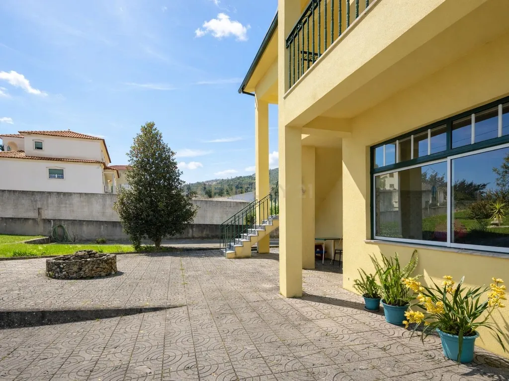 OPORTUNIDADE ÚNICA NA LOUSÃ – MORADIA COM GRANDE POTENCIAL (habitação e comércio) - Image 64