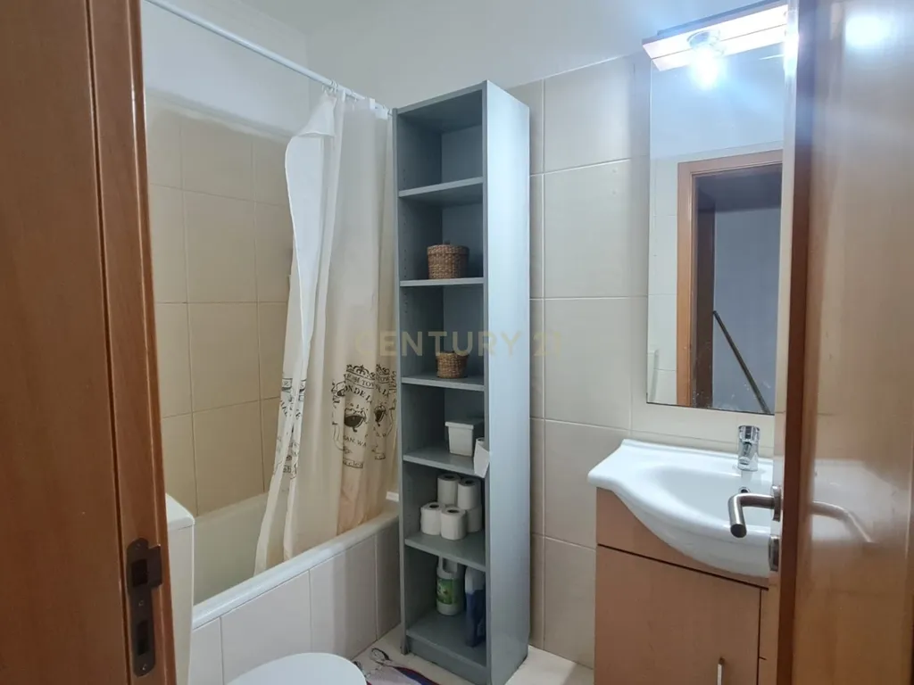 Apartamento T3 com 82m² na Amadora – Excelente Estado e Localização Privilegiada - Image 11