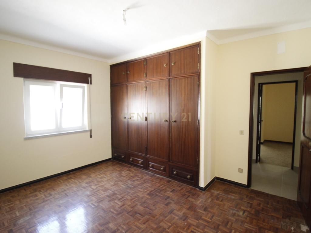 Casa Renovada com 3 Quartos e Garagem em Vendas Novas para arrendamento - Image 5