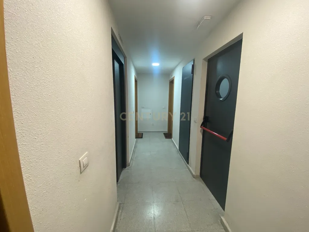 Luxuoso Apartamento com Vista Panorâmica em Madrid - Image 36