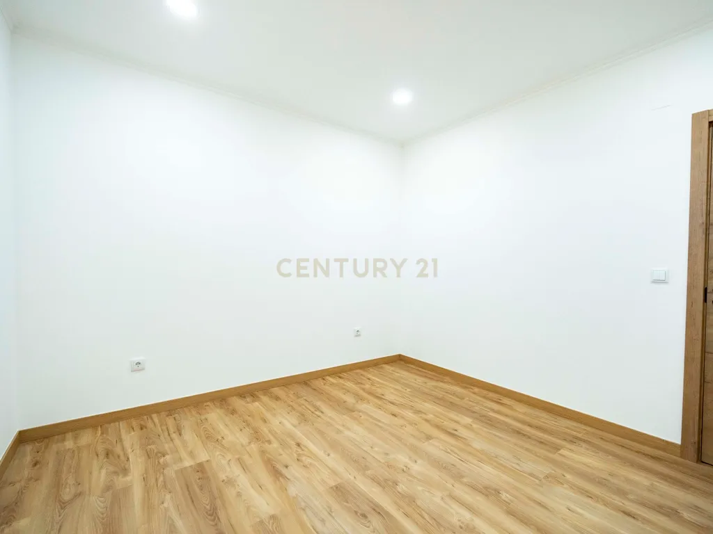 Moradia T3 totalmente remodelada em Azeitada, Benfica do Ribatejo - Image 12