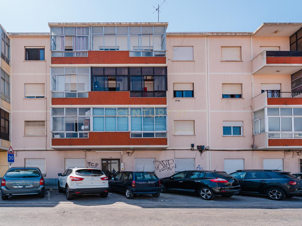 Apartamento Totalmente Remodelado com Terraço de 33 m² | Cruz de Pau – Amora - Image 18