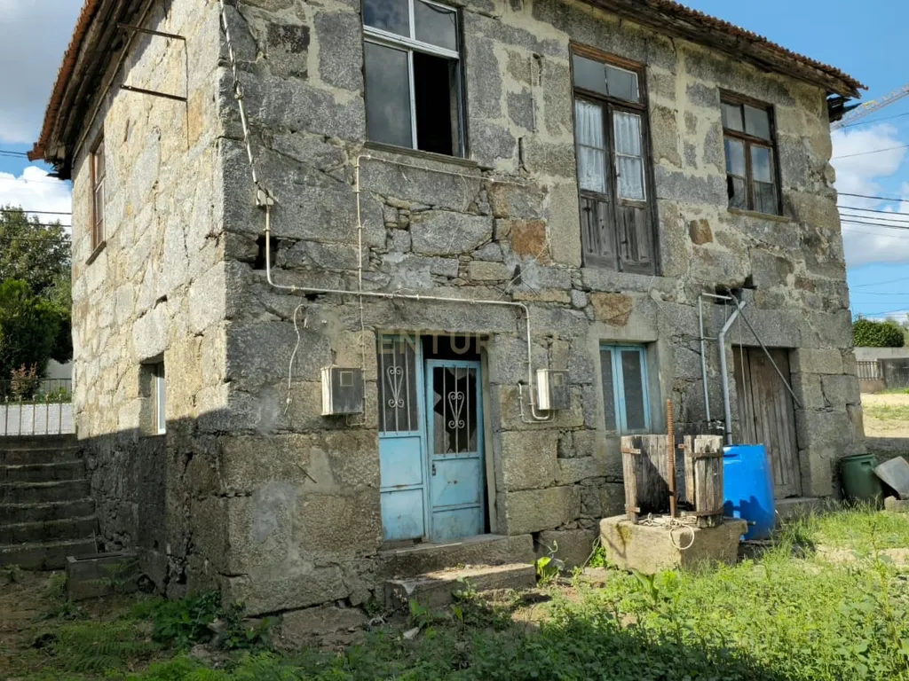 Moradia para recuperação + terreno com 1089m2 com viabilidade de construção - Image 7