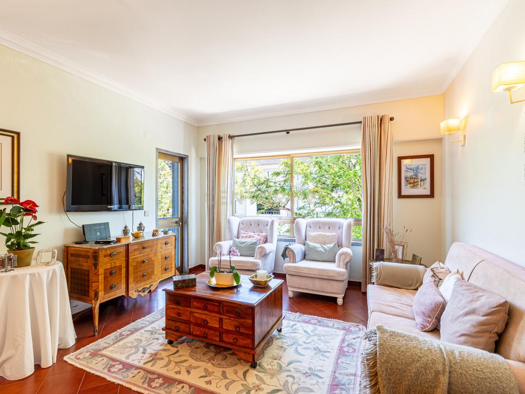 Apartamento T2 Junqueiro - Carcavelos - Cascais com varanda - Image 4