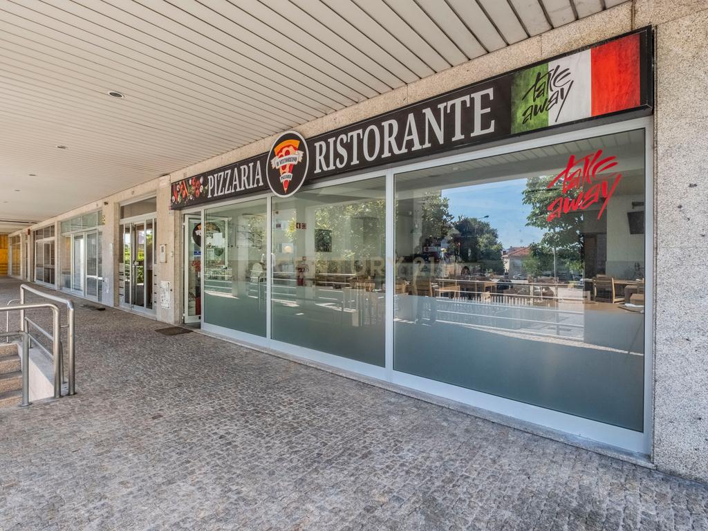 Trespasse de Pizzaria com esplanada em Águas Santas - Image 23