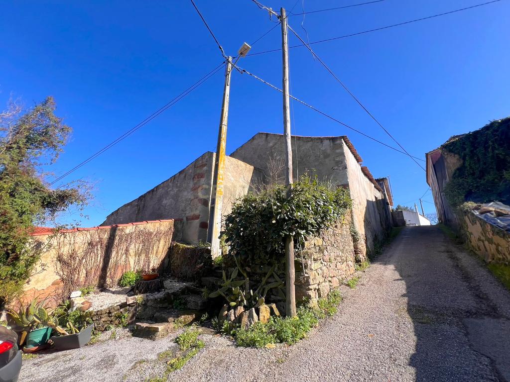 Casa com Adega para Reconstrução na Aldeia de Crastos - Image 19