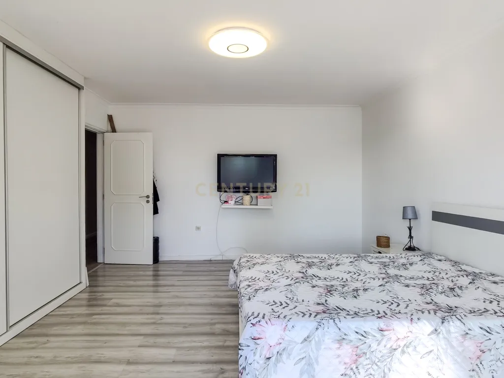 Apartamento T2, de 2 frentes, localizado em Rio Tinto, com Sótão e Garagem Box - Image 18