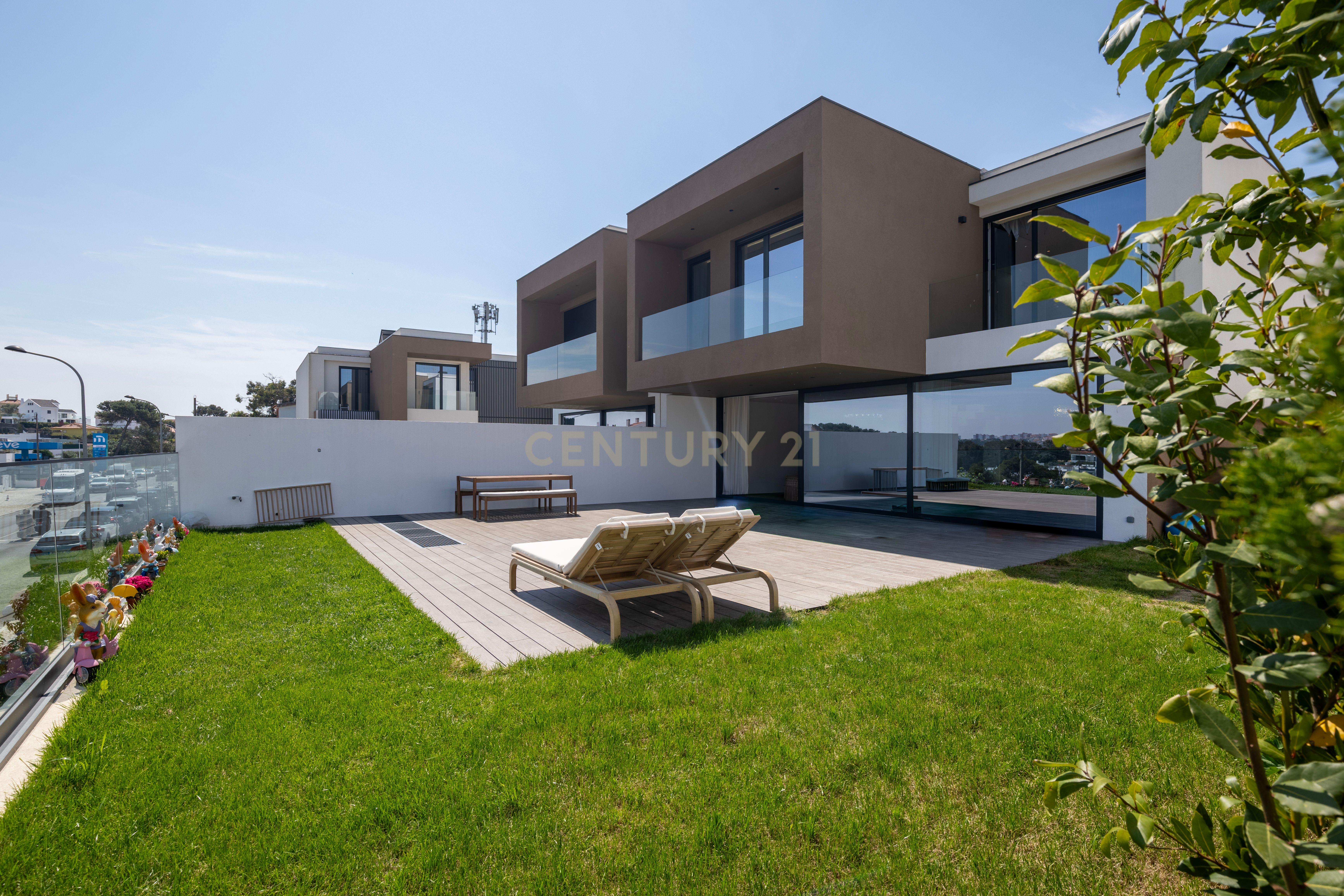 Moradia T5+1 Luxuosa no Estoril