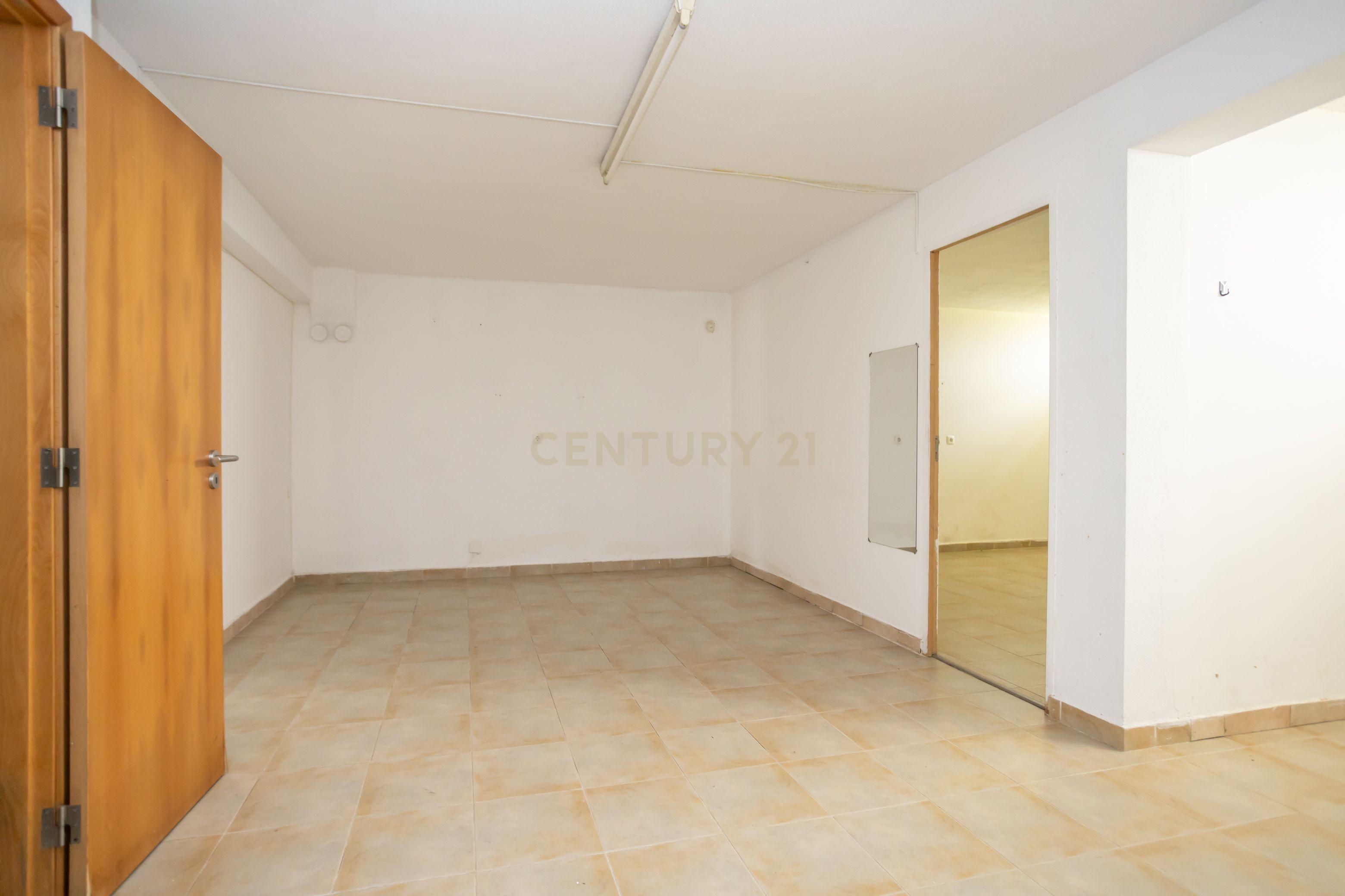 Moradia T3 em Amora - Seixal com Terraço e Garagem  - Image 47