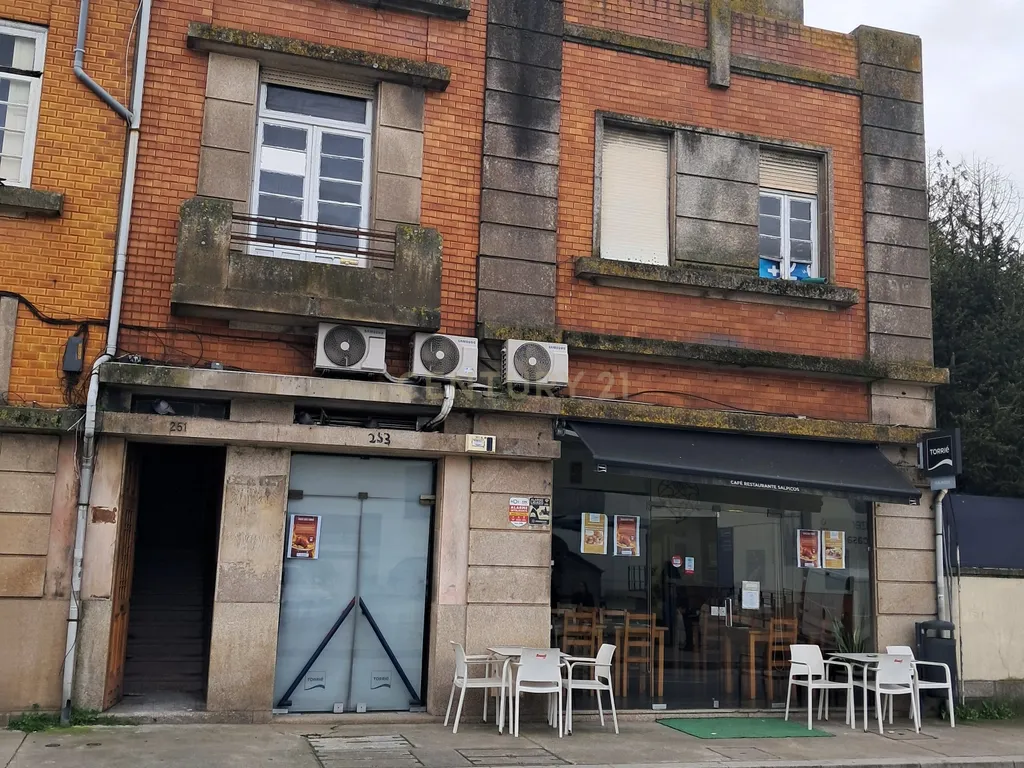 Loja com armazém na rua do Carvalhido - Porto - Image 4