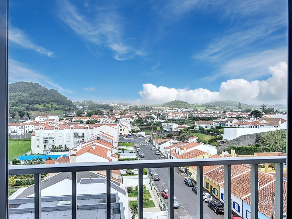 Excelente T2 com Bons Acabamentos e Acesso Rápido ao Centro Ponta Delgada! - Image 22