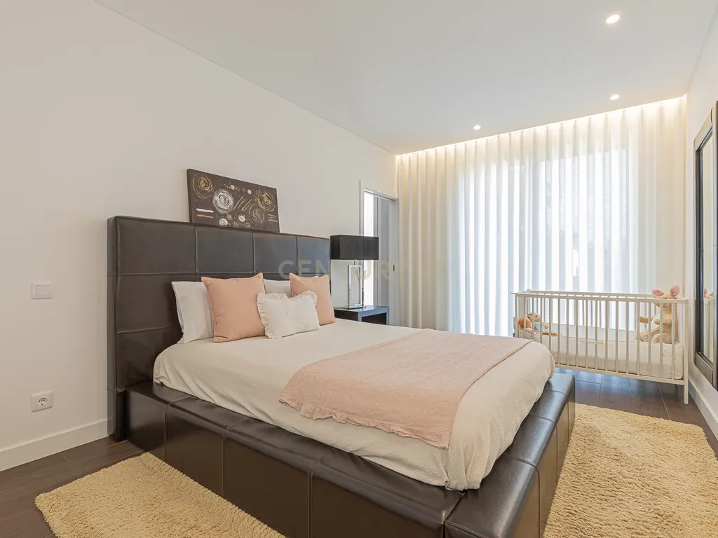 Moradia T4 de luxo, lote de gaveto 805m2, com cave e piscina. - Image 22