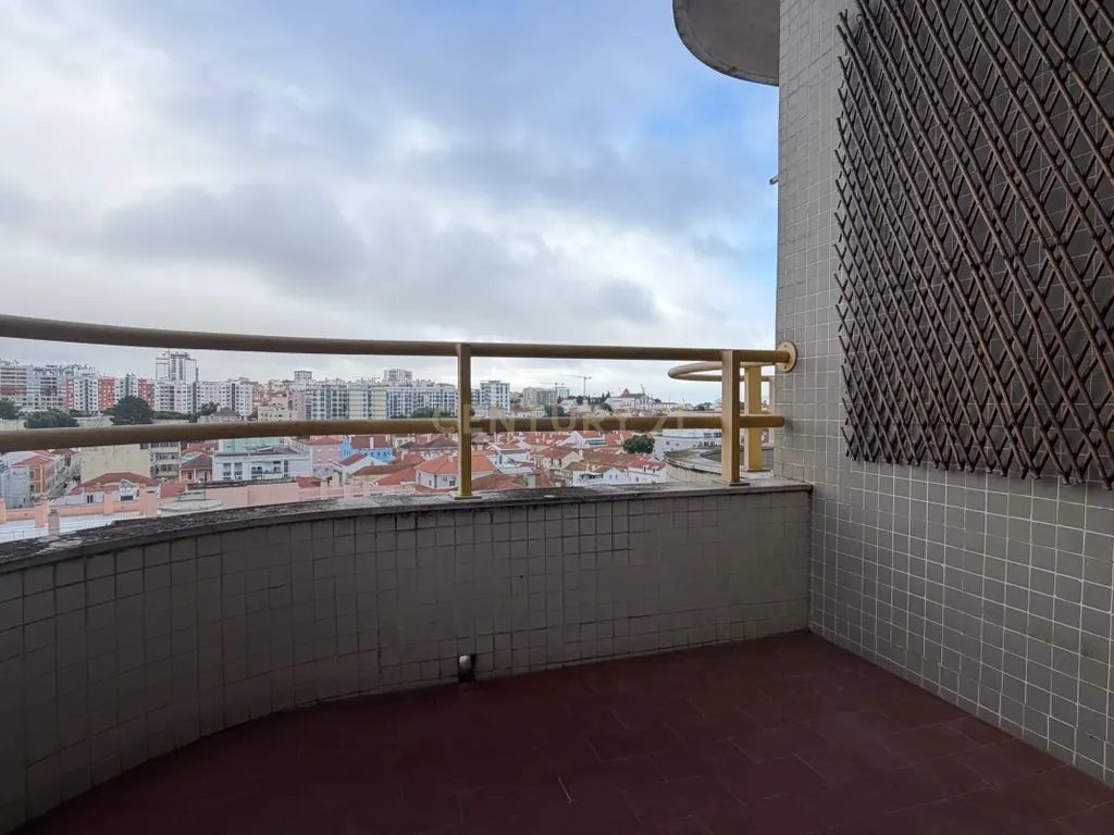 Apartamento T3 com Varandas e Vista Panorâmica no Bonfim, em Setúbal - Image 13
