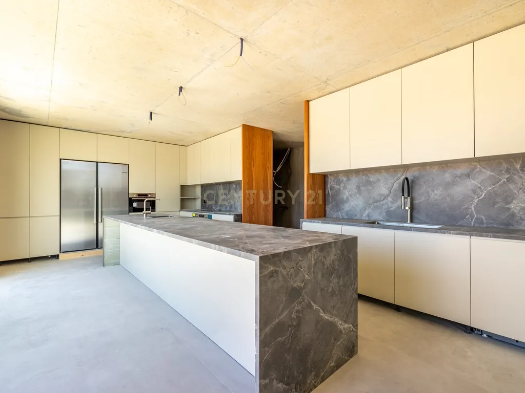 Moradia T6 com Projeto de Autor em Tróia/Comporta | Piscina, 3 Suites, Jardim Privado - Image 18
