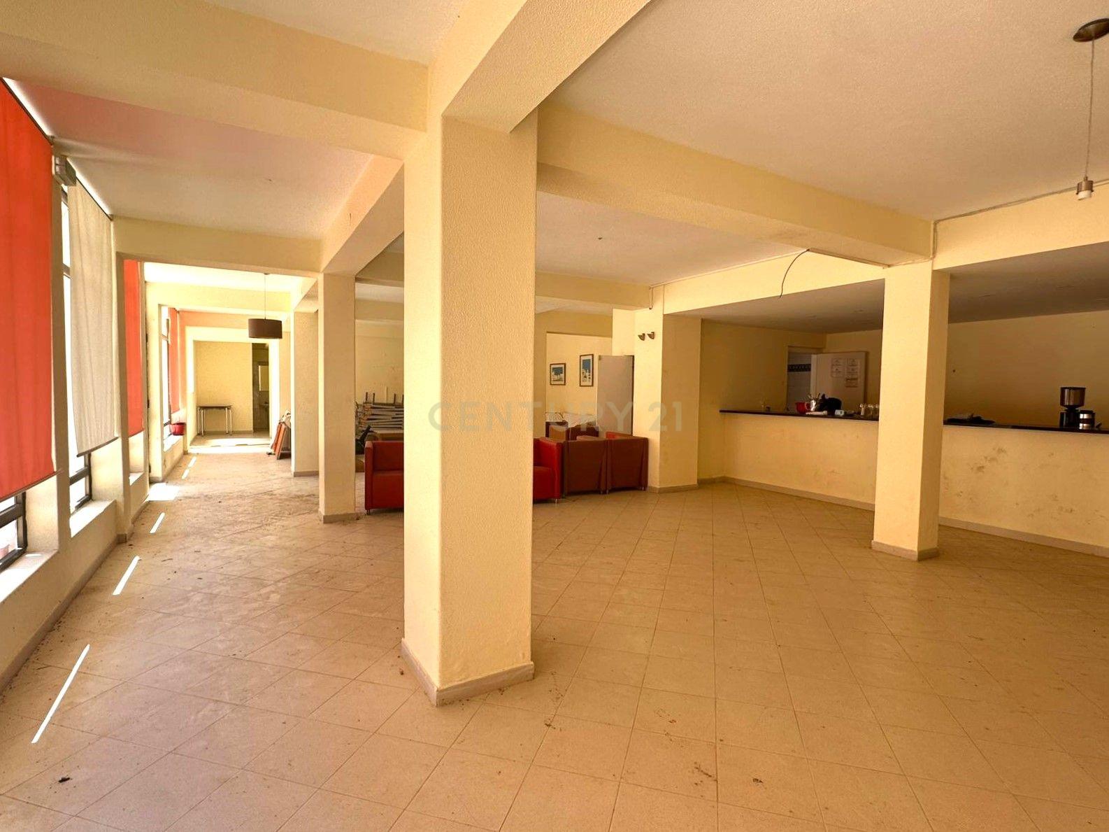 Fotografia 6 de Centro Empresarial Premium de Vilamoura | 3 Frações Comerciais | Arrendamento ou Venda