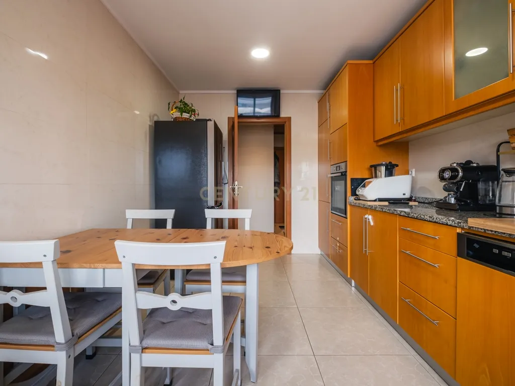 T2 de Excelentes Áreas | Suite, Garagem e Arrecadação | Alfena - Image 8