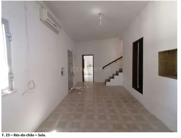 Fotografia 6 de Moradia T3 de Rês-Chão e 1º Andar para remodelação, Mourão.
