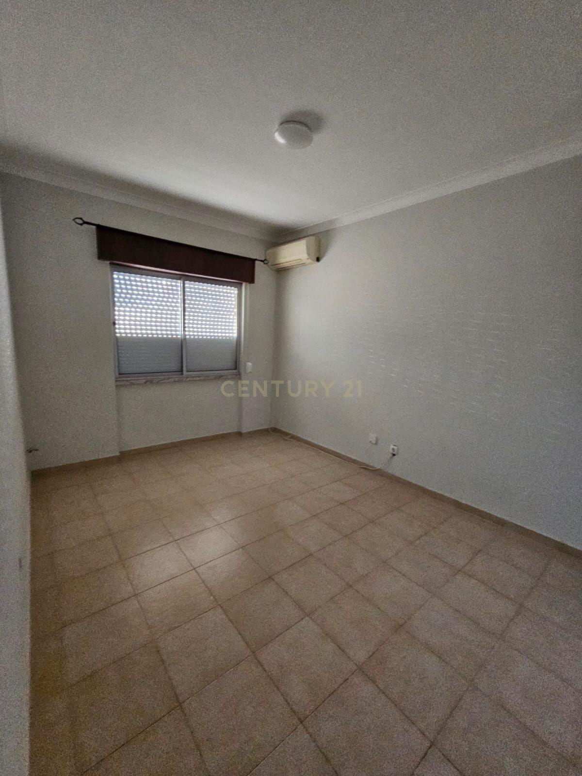Fotografia 4 de Apartamento T3 nas Amoreiras em Setúbal com Luz Natural e Boa Localização