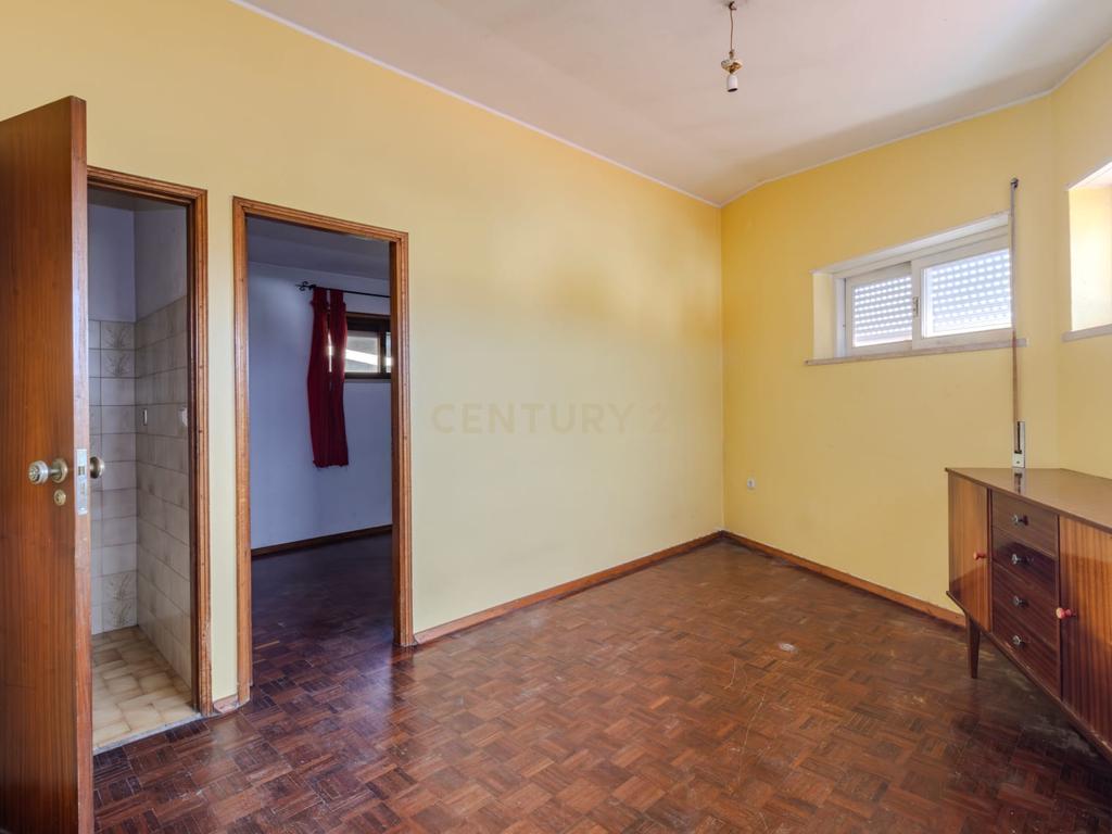 Moradia T3 + T1 + Espaço Comercial – Oportunidade Única no Centro da Vieira de Leiria - Image 25