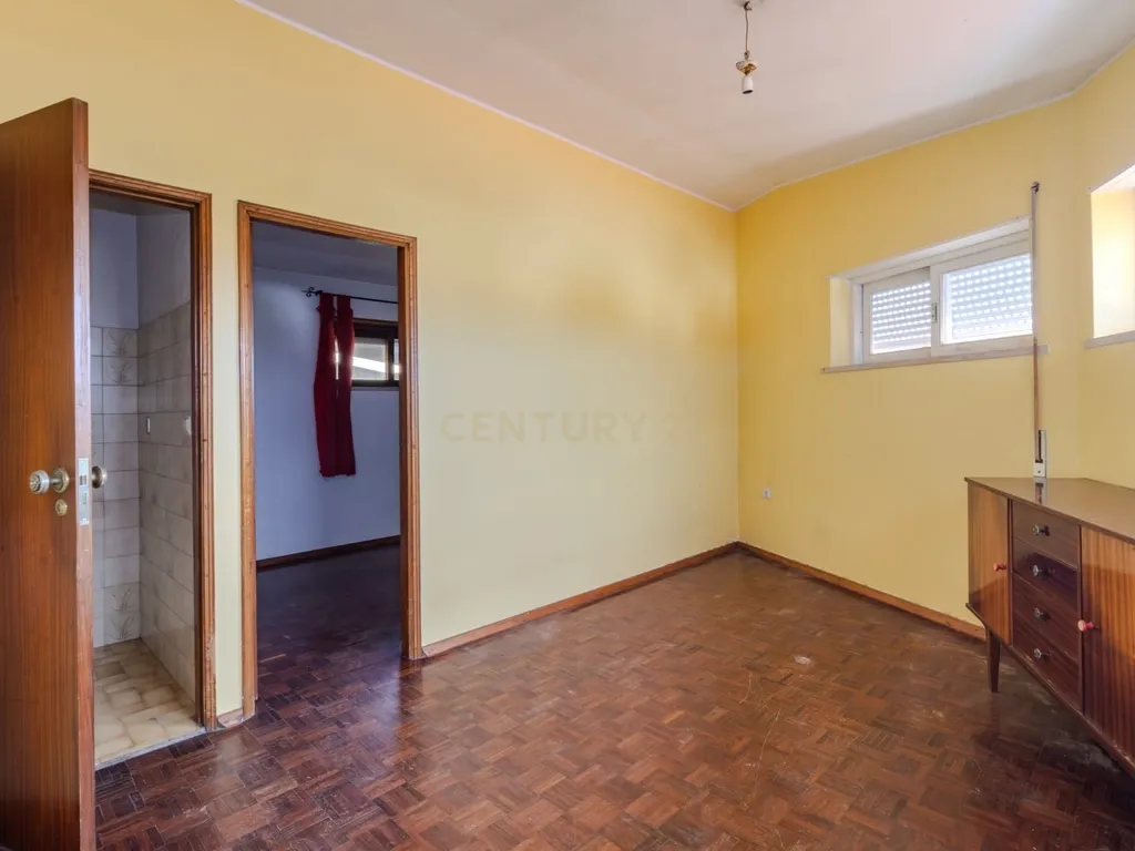 Moradia T3 + T1 + Espaço Comercial – Oportunidade Única no Centro da Vieira de Leiria - Image 25